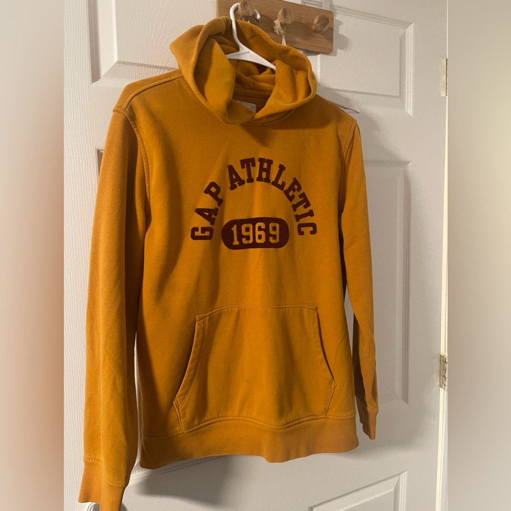 Gap sweater small